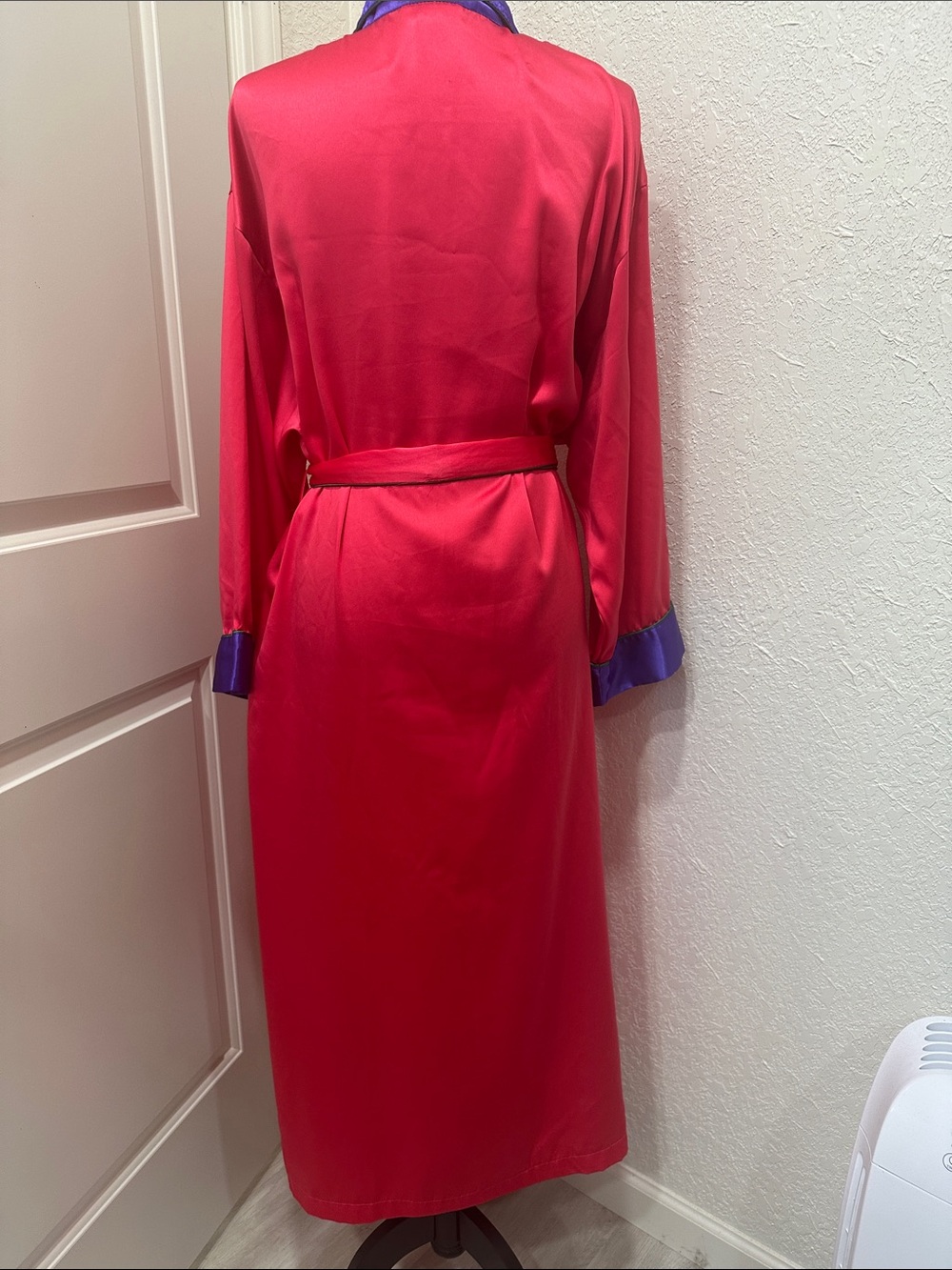 Victoria's Secret Gild Label Pink Satin Robe with Purple Trim M/L - Picture 9 of 15
